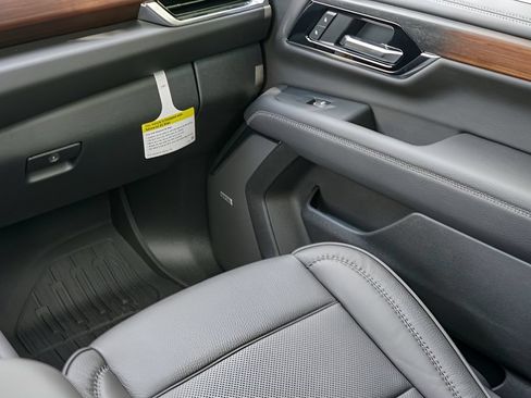 New 2026 GMC Yukon XL Denali w/ Denali Reserve Package AWD/4WD image 24
