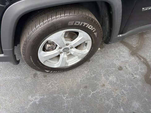 Used 2021 Jeep Compass Latitude FWD image 5