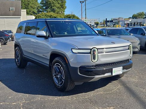 Used 2025 Rivian R1S Adventure image 4