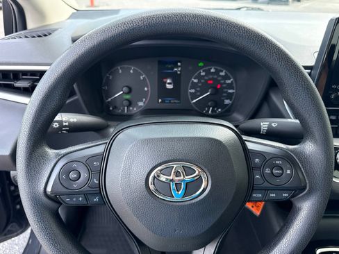 Used 2025 Toyota Corolla LE FWD image 29
