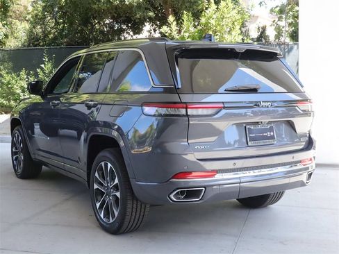 Used 2023 Jeep Grand Cherokee Overland w/ Luxury Tech Group IV AWD/4WD image 5