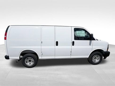 New 2026 GMC Savana 2500 w/ Driver Convenience Package RWD image 9