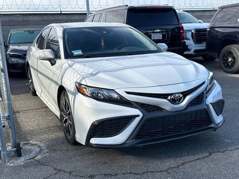 Used 2023 Toyota Camry SE FWD image 2