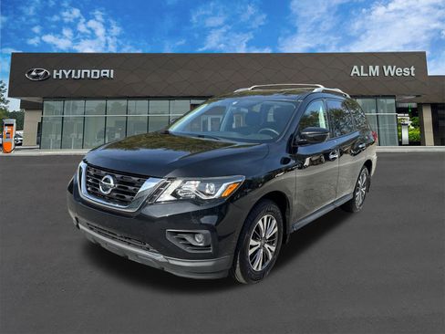 Used 2020 Nissan Pathfinder S image 1