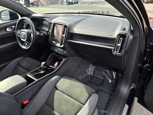 Used 2023 Volvo C40 P8 Recharge Ultimate image 12