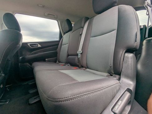 Used 2019 Nissan Pathfinder SV image 12