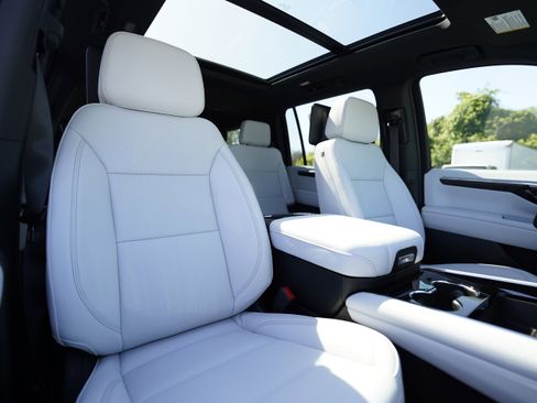 New 2026 Chevrolet Suburban Premier RWD image 14