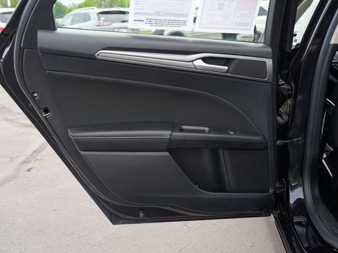 Used 2020 Ford Fusion SE FWD image 20