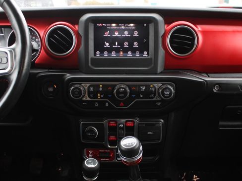 Used 2021 Jeep Wrangler Unlimited Rubicon w/ Cold Weather Group image 11