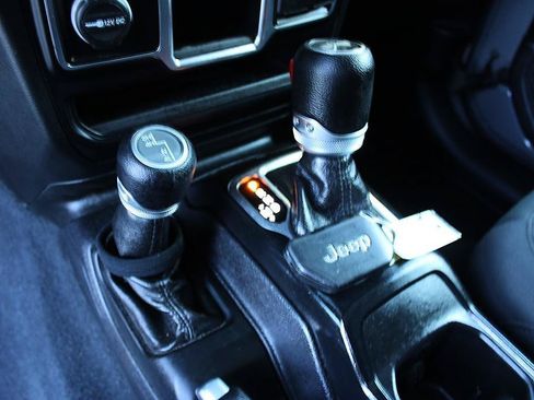 Used 2020 Jeep Wrangler Sport AWD/4WD image 12