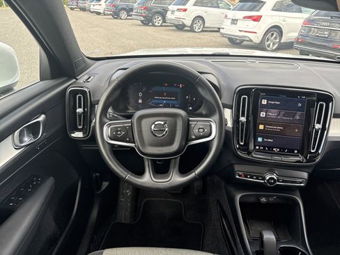 Certified 2025 Volvo XC40 B5 Core image 7