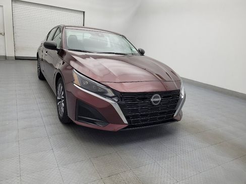 Used 2024 Nissan Altima 2.5 SV image 14