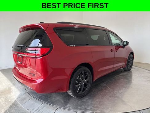 New 2027 Chrysler Pacifica Limited AWD/4WD image 7