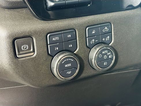 Used 2023 Chevrolet Silverado 1500 High Country w/ High Country Premium Package AWD/4WD image 13