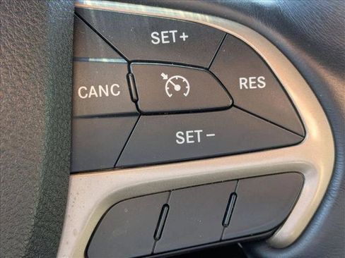 Used 2017 Jeep Grand Cherokee Overland image 12