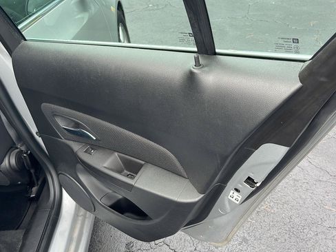 Used 2015 Chevrolet Cruze LT FWD image 24