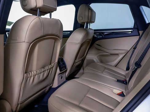 Certified 2025 Porsche Macan AWD/4WD image 22