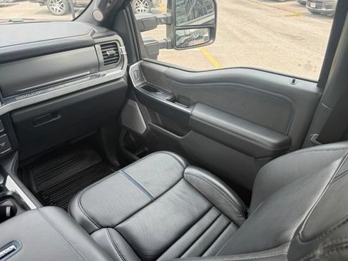 Used 2025 Ford F350 Platinum w/ FX4 Off-Road Package AWD/4WD image 37
