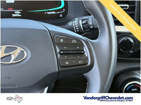 Used 2025 Hyundai Venue SEL FWD image 14