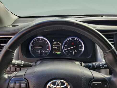 Used 2017 Toyota Highlander Limited w/ Protection Package #3 AWD/4WD image 18