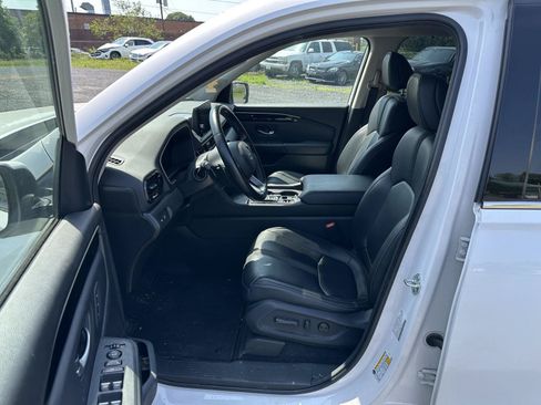 Used 2024 Honda Pilot Touring image 11