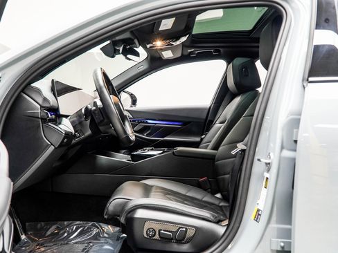 Used 2025 BMW i5 M60 w/ Premium Package image 37