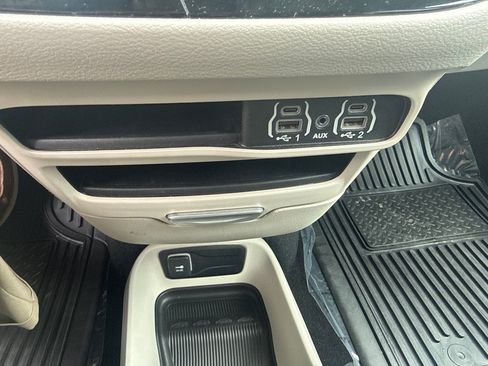 Used 2024 Chrysler Voyager LX FWD image 26