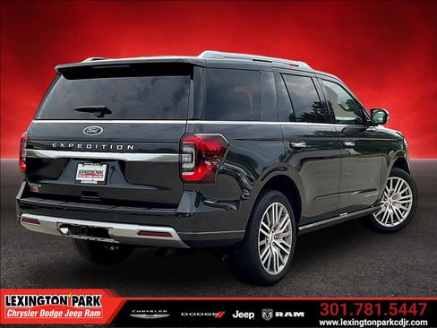 Used 2023 Ford Expedition Platinum AWD/4WD image 5