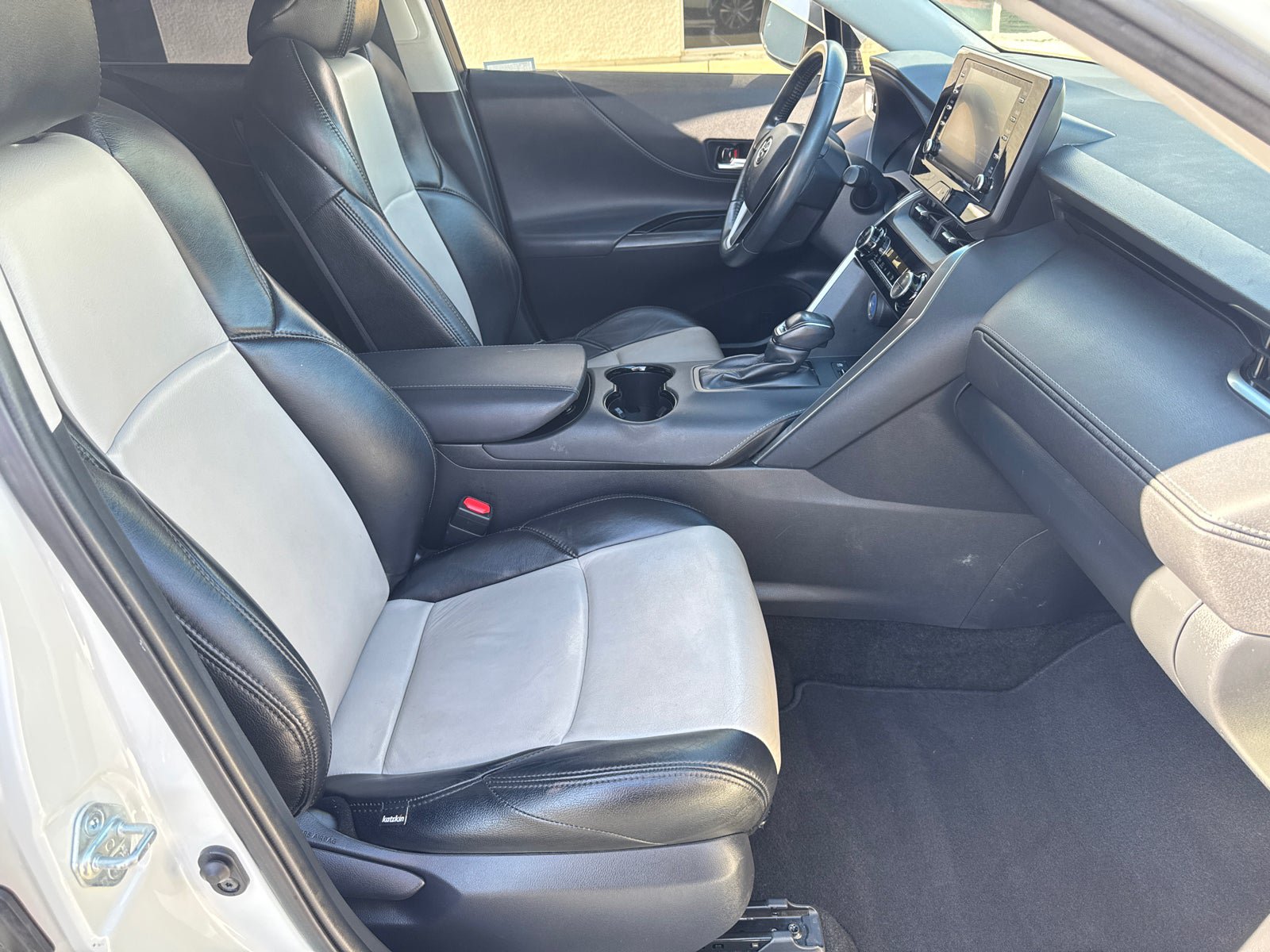 Used 2021 Toyota Venza LE w/ Carpet Mat Package (TMS) AWD/4WD image 18