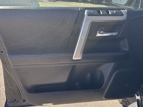 Used 2017 Toyota 4Runner SR5 Premium image 16