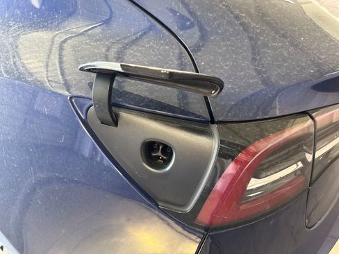 Used 2022 Tesla Model 3 Long Range AWD/4WD image 11
