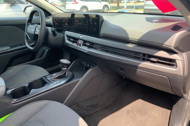 Used 2025 Kia K4 FWD image 32