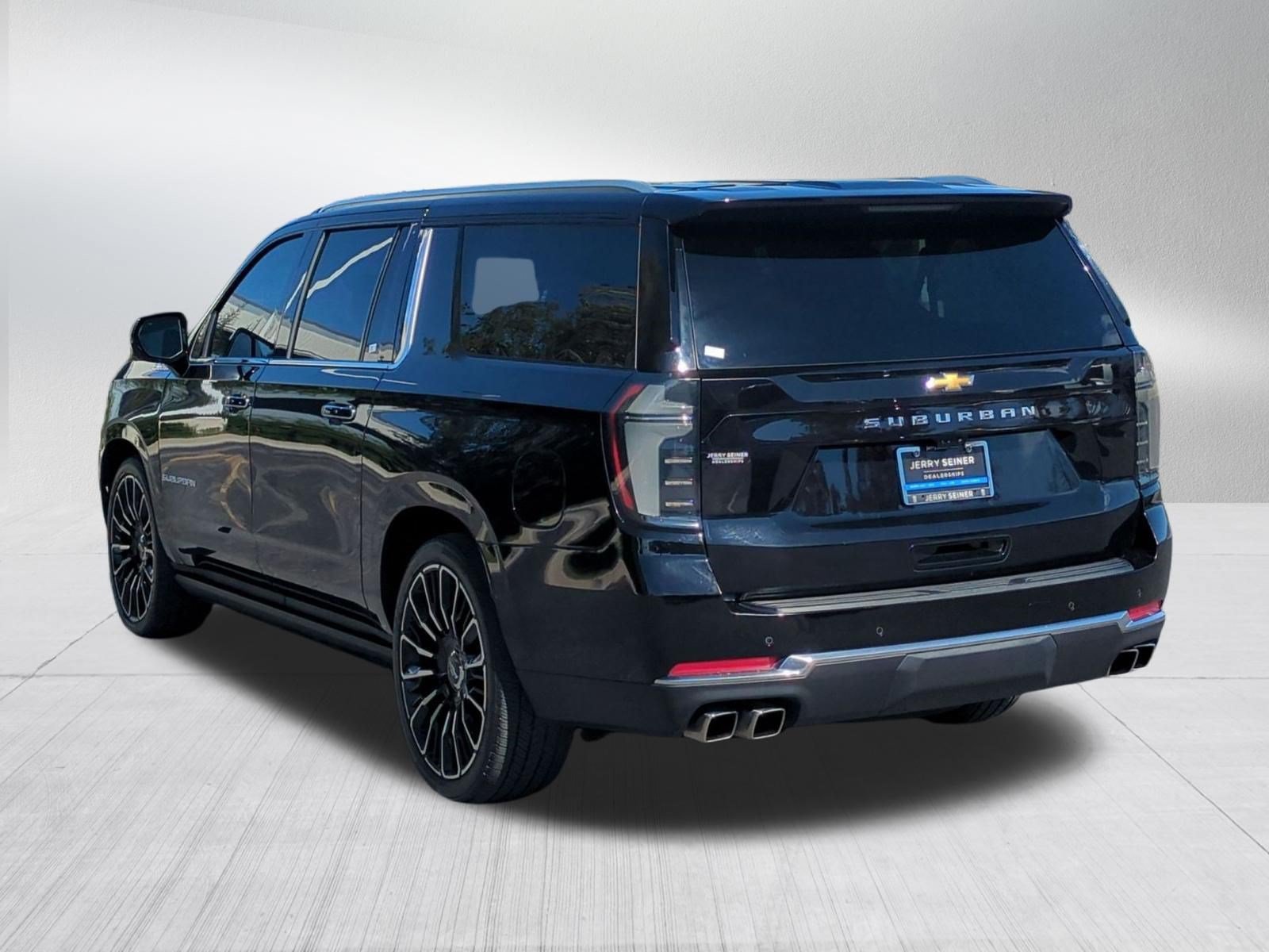 Certified 2025 Chevrolet Suburban High Country AWD/4WD image 4