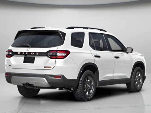 New 2026 Honda Pilot TrailSport image 2