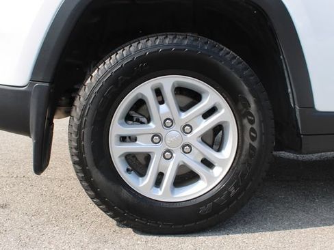 Used 2025 Jeep Grand Cherokee Laredo w/ MOPAR Finishing Package RWD image 36