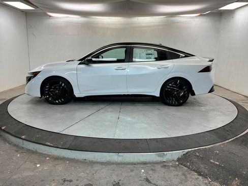 New 2026 Nissan Sentra SR image 2