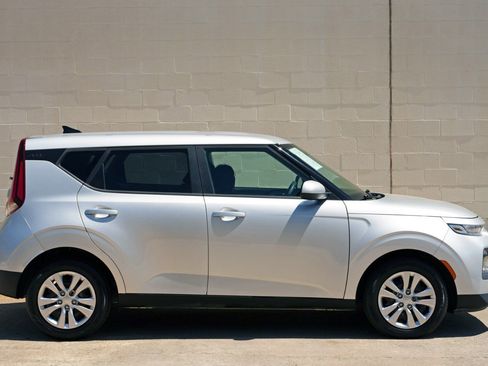 Used 2021 Kia Soul LX image 44