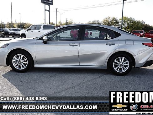 Used 2025 Toyota Camry LE image 4