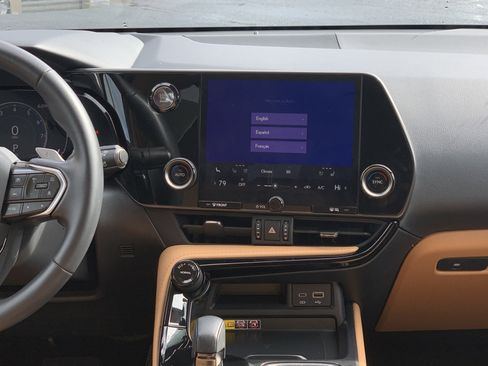 Certified 2025 Lexus NX 250 FWD w/ Towing Package (2000 Lbs) image 31