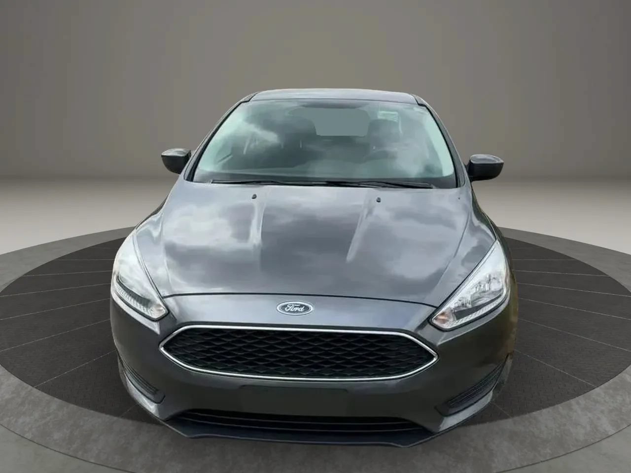 Used 2018 Ford Focus SE FWD image 2