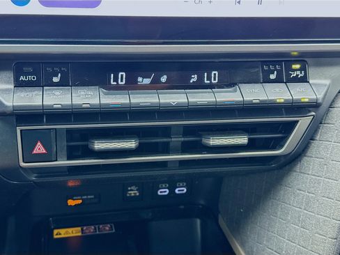 Used 2025 Toyota Camry XLE FWD image 12