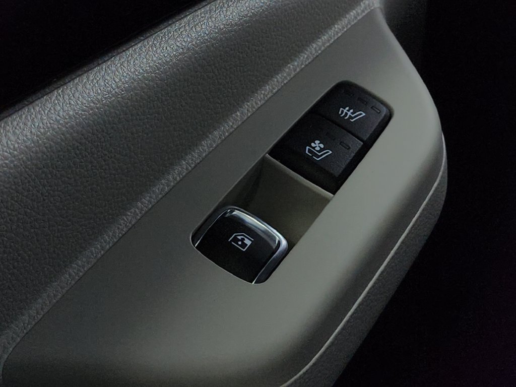 Certified 2025 Kia Carnival SX Prestige FWD image 23