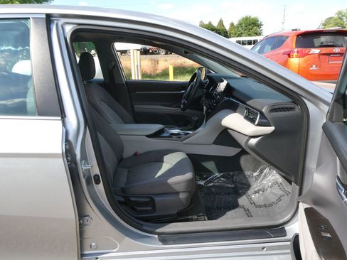 Used 2022 Toyota Camry LE image 24