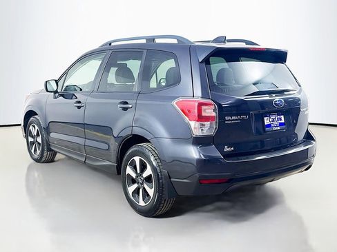 Used 2017 Subaru Forester 2.5i Premium w/ All-Weather Package image 5