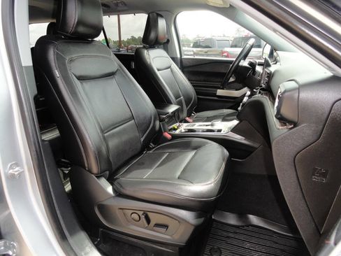Used 2021 Ford Explorer Limited w/ Equipment Group 301A RWD image 7