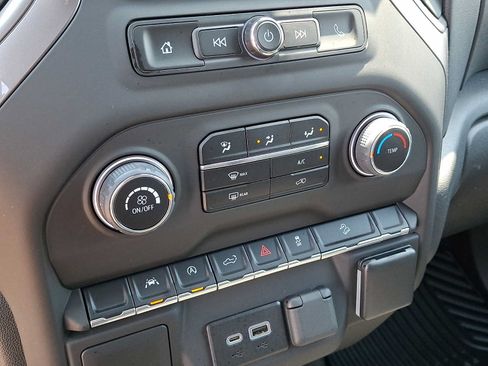 Certified 2022 Chevrolet Silverado 1500 Custom Trail Boss AWD/4WD image 15