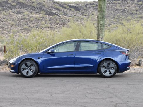 Used 2023 Tesla Model 3 Standard Range RWD image 4