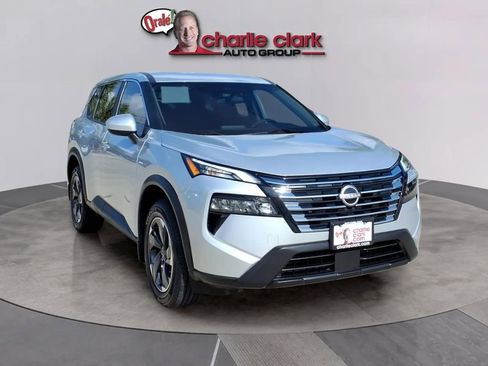 Used 2024 Nissan Rogue SV FWD image 8