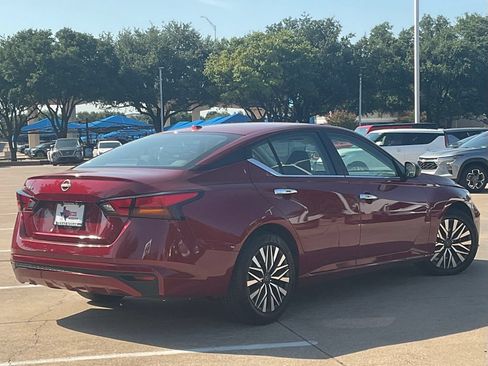 Used 2025 Nissan Altima 2.5 SV FWD image 4