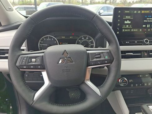 New 2026 Mitsubishi Outlander SE AWD/4WD image 11